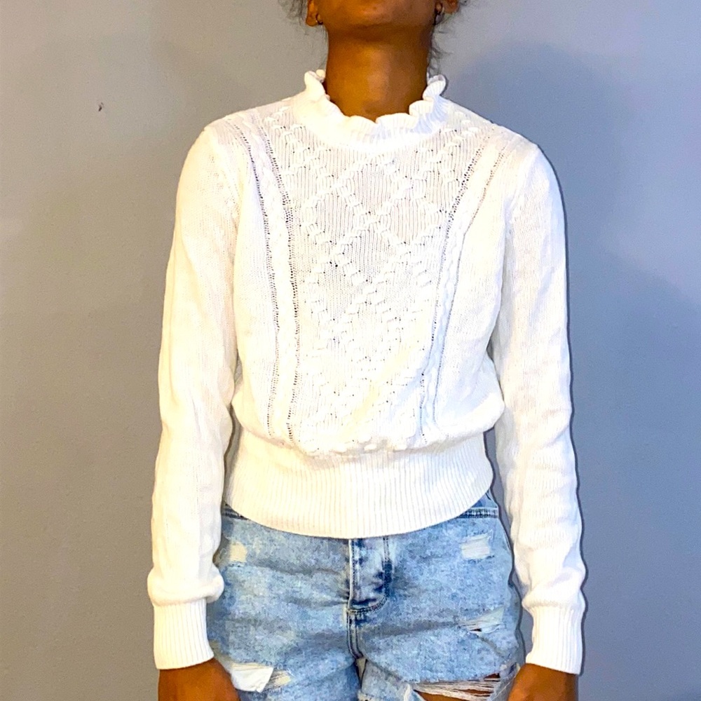 NWOT Gianni Bini Juniors off white sweater.